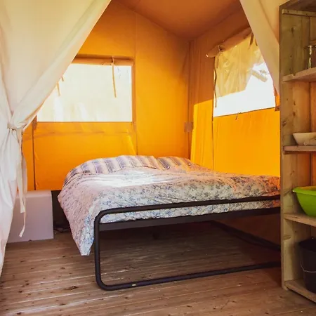 Luxury tent Safaritent At Recreatiepark Rhederlaagse Meren *